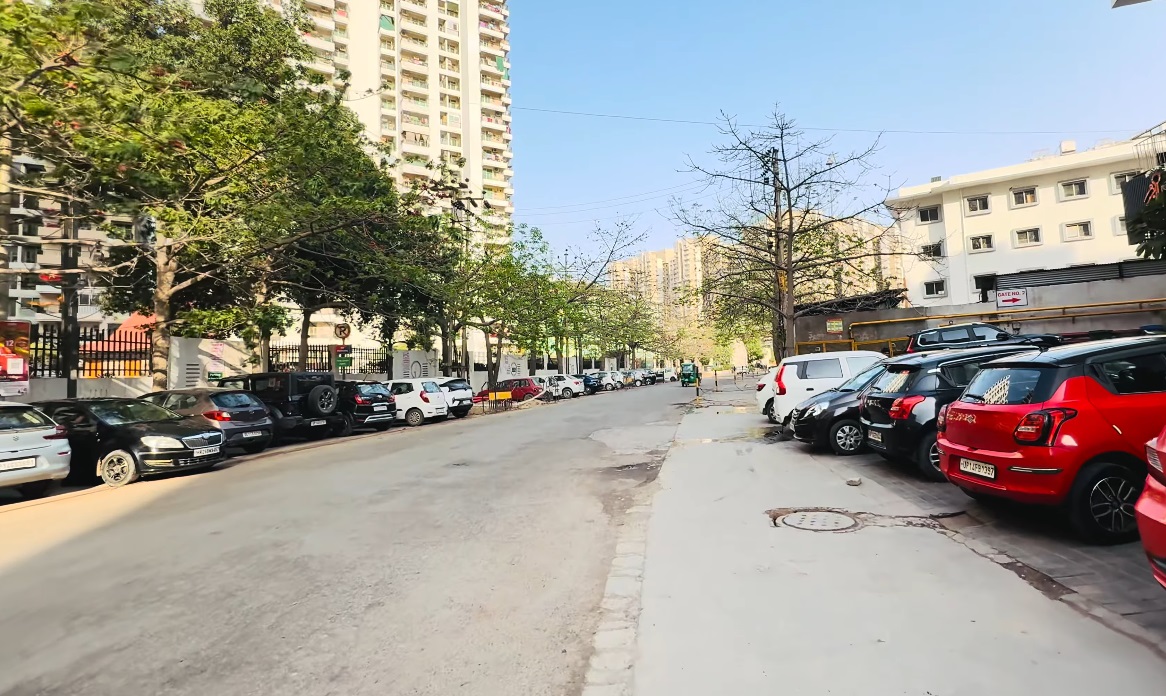 Gaur City 11th Avenue 2/3 BHK Flats Noida Extension