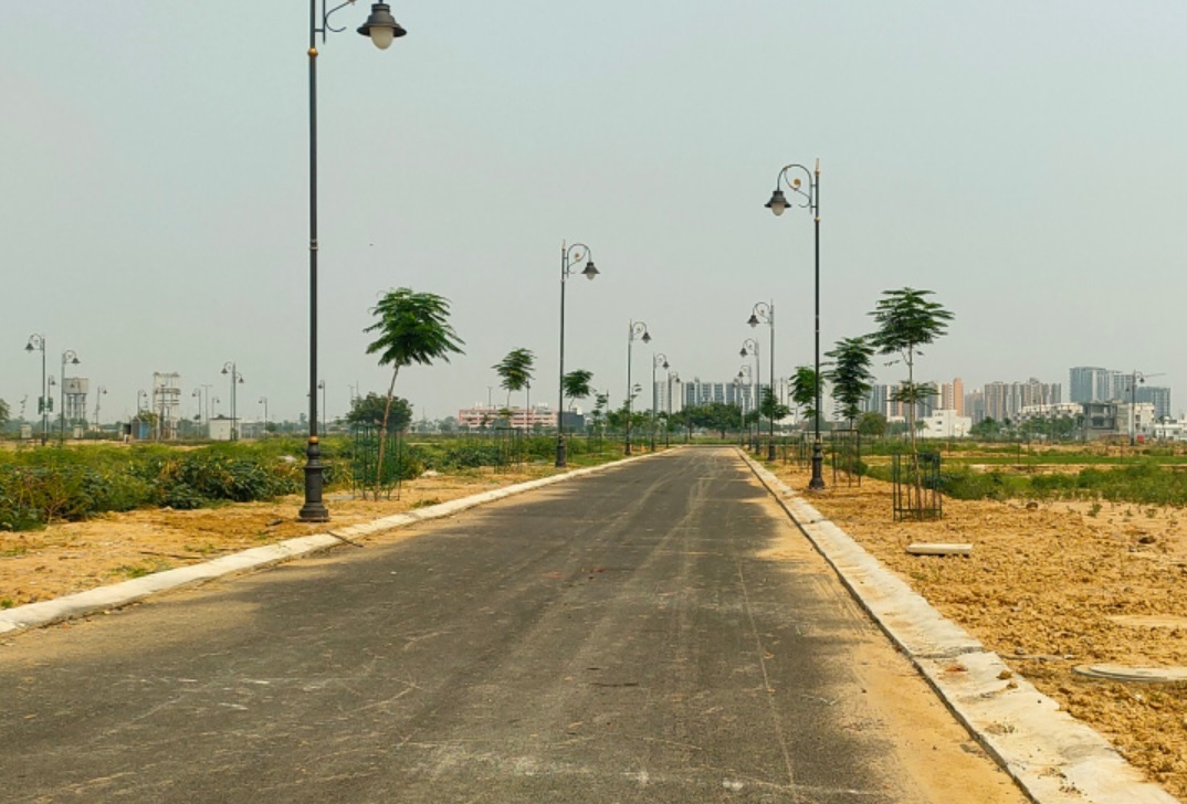 Choose Your Best Residential Plots in Noida Banner